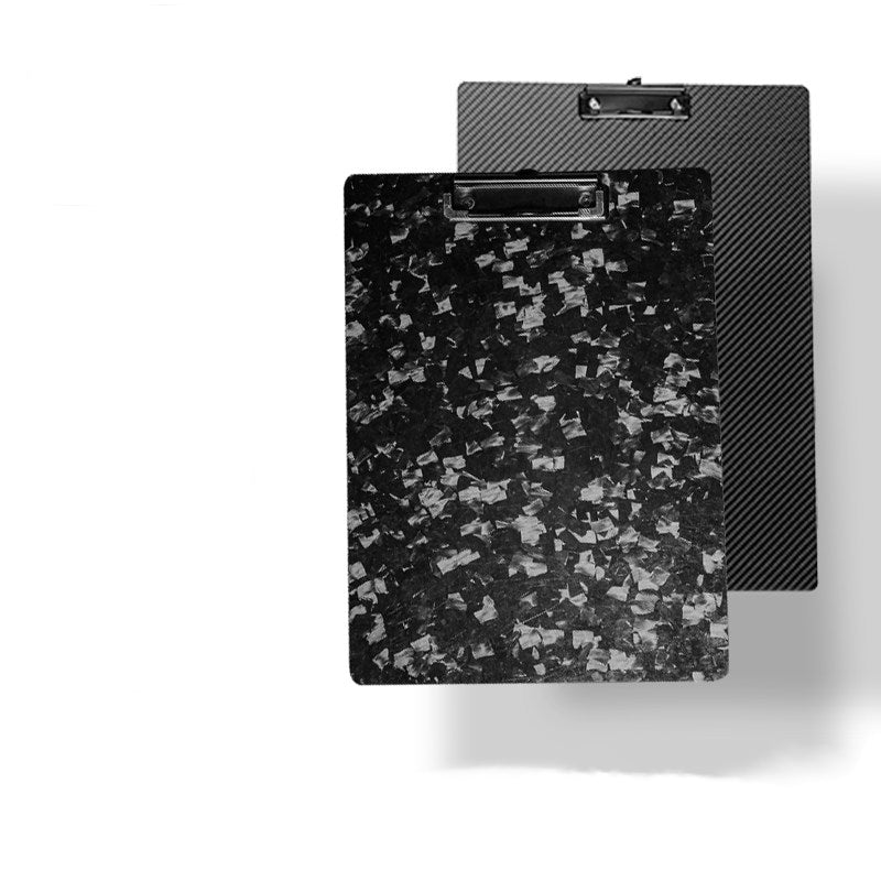 Forged carbon fiber splint with 3K carbon fiber close-up details, paired with a black buckle.