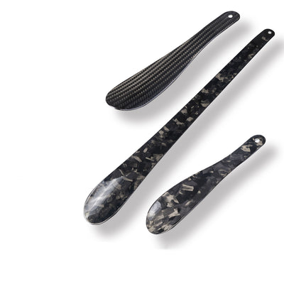 Close-up details of three carbon fiber shoe horns—two feature a forged carbon fiber texture, while the third employs a 4K carbon fiber weave pattern.